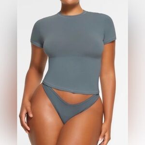 Brand new with tags NWT SKIMS kyanite cotton jersey t-shirt size M medium